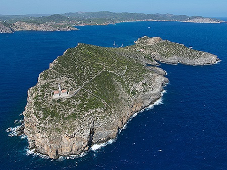 Isla de Tagomago, Ibiza (Eivissa). Vista aérea con el faro en primer plano
