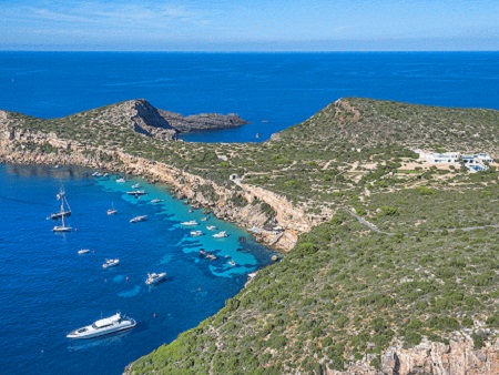 Isla de Tagomago, Ibiza (Eivissa). Embarcadero frente a la isla