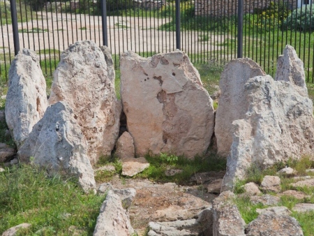 Ca na Costa, Formentera: piedras centrales monumento