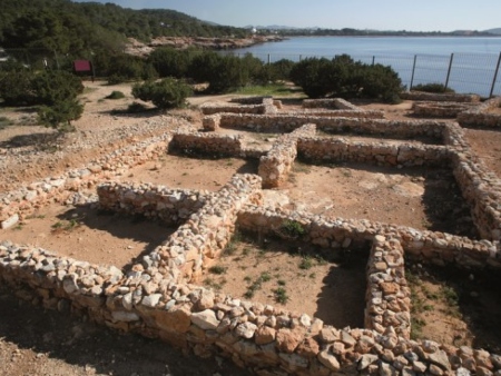 Poblado Fenicio de sa Caleta: restos muros
