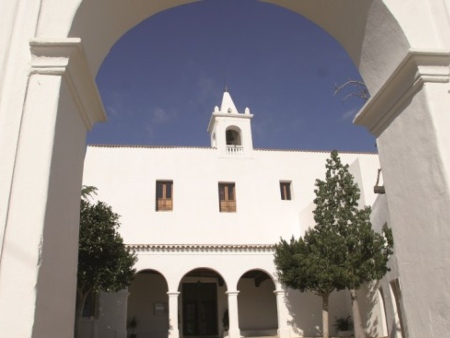 Vista entrada Iglesia de Sant Miquel
