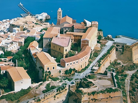 Vista aérea del recinto de la Almudaina de Ibiza desde poniente